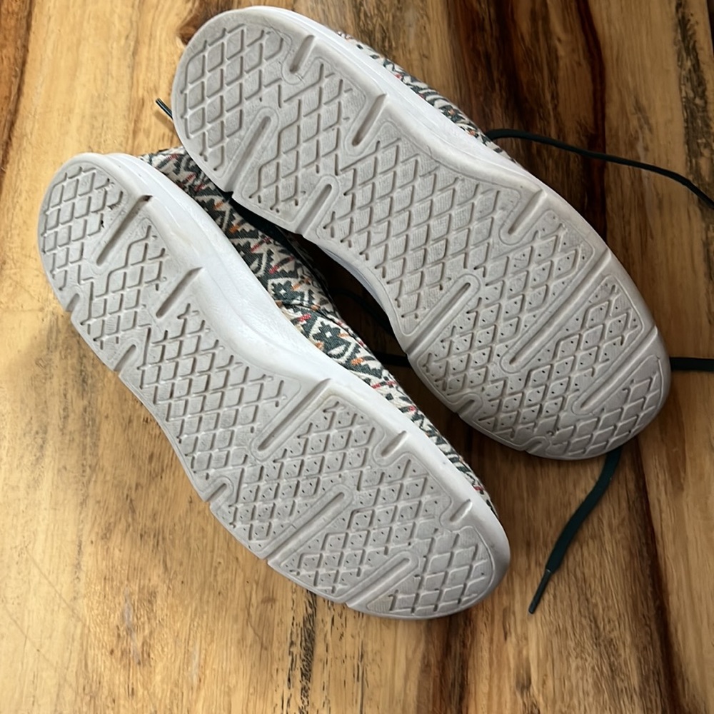 Aztec pattern workout Vans. - Picture 3 of 6